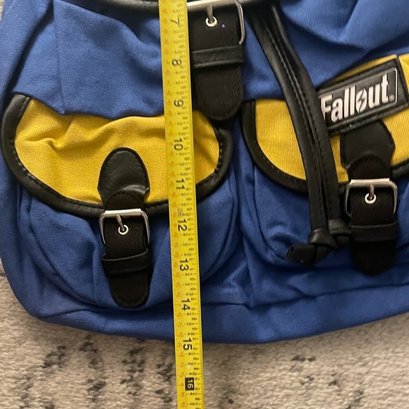 Fallout 4 Bioworld backpack - Picture 4 of 7